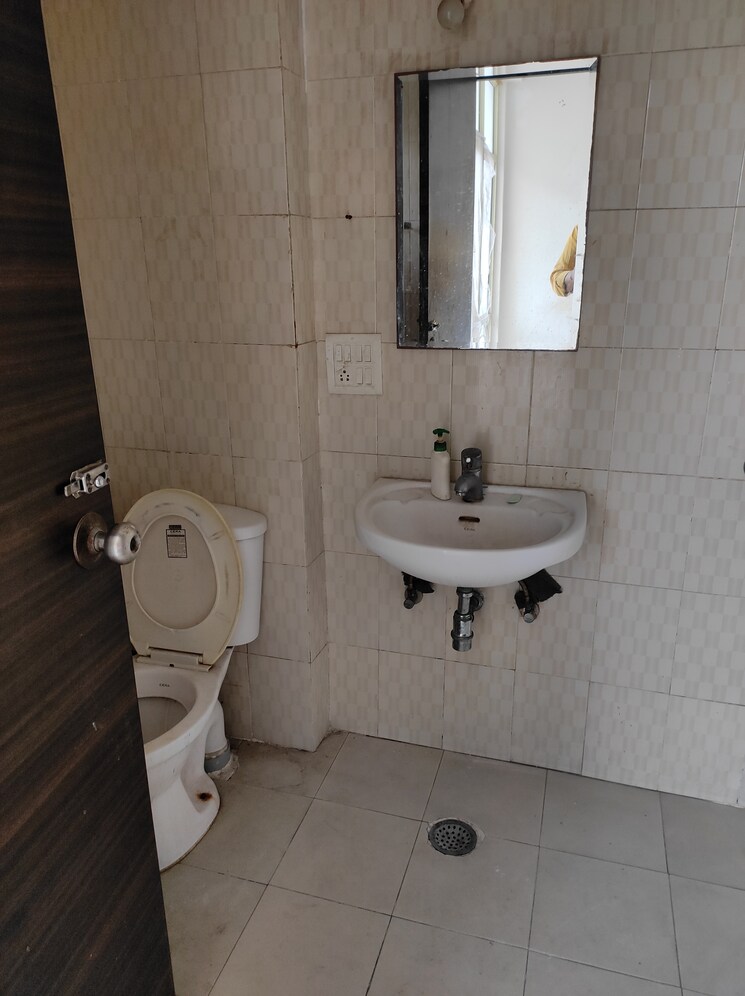 Bathroom, kingswood-court 3.5 Bedroom 1898 Sq.Ft. Apartment In Sain Vihar Ghaziabad 8783894