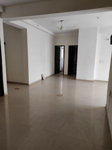 Furnished Amenities in 3.5 BHK Apartment at Kingswood Court, Sain Vihar – for Rent