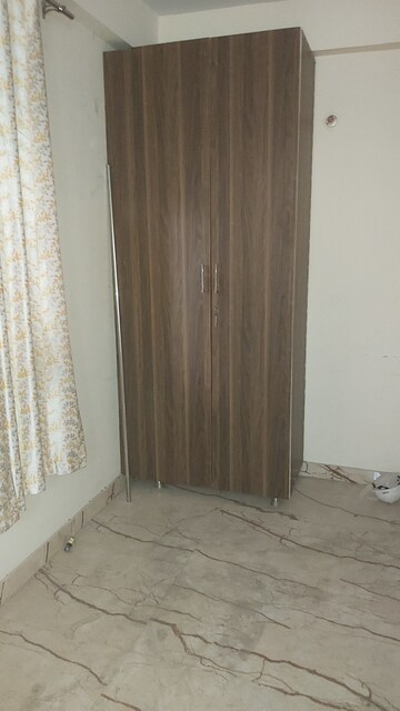 Furnished Amenities in 2.5 BHK Builder Floor at Mayur Vihar – for Rent