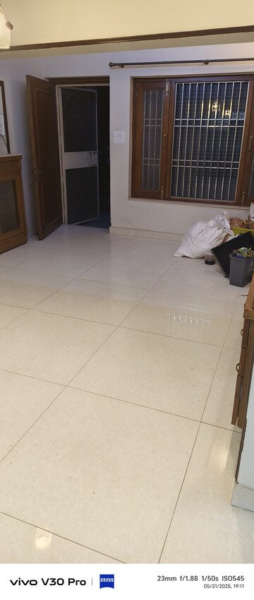 Room in 3.5 BHK Apartment at DDA Sunshine Apartments, Mayur Vihar Phase Iii – for Rent