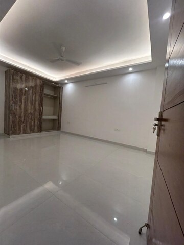 Room in 3 BHK Builder Floor at Saket – for Rent