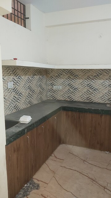 Bathroom in 2.5 BHK Builder Floor at Mayur Vihar – for Rent