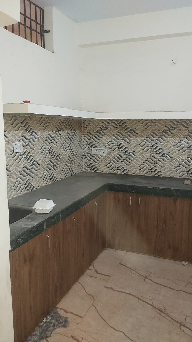Bathroom, mayur vihar 2.5 Bedroom 550 Sq.Ft. Builder Floor In Mayur Vihar Delhi 8783993