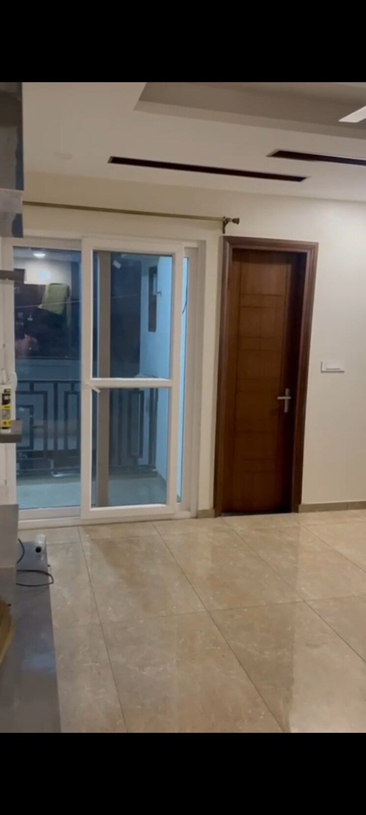 Room, sector 7 3 Bedroom 250 Sq.Yd. Builder Floor In Sector 7 Faridabad 8784000