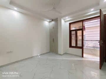 Room in 2 BHK Builder Floor at Saket – for Rent