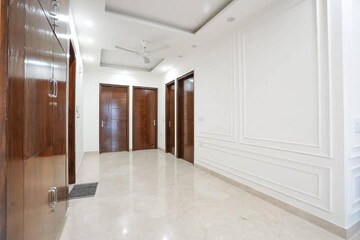 Room in 2 BHK Builder Floor at Saket – for Rent