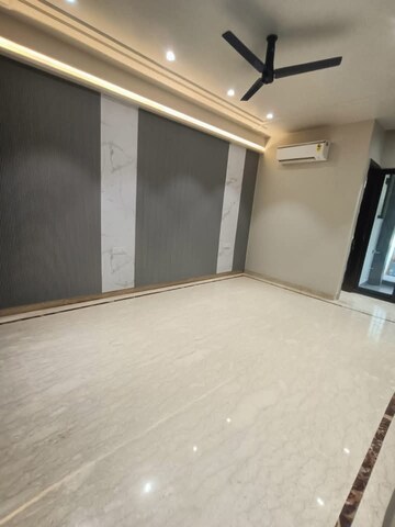 Room in 3 BHK Builder Floor at Saket – for Rent