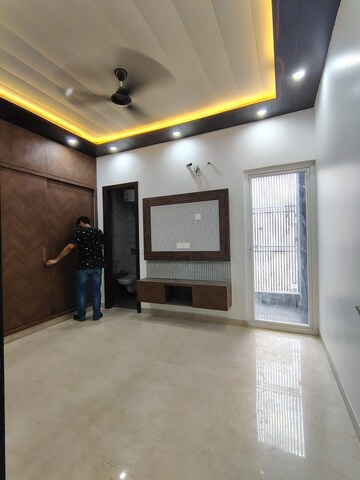 Room in 3 BHK Builder Floor at Malviya Nagar – for Rent