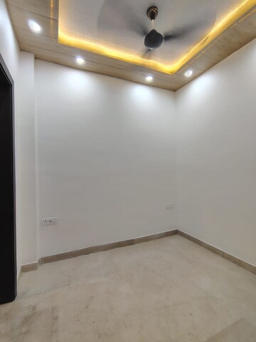 Room in 3 BHK Builder Floor at Malviya Nagar – for Rent