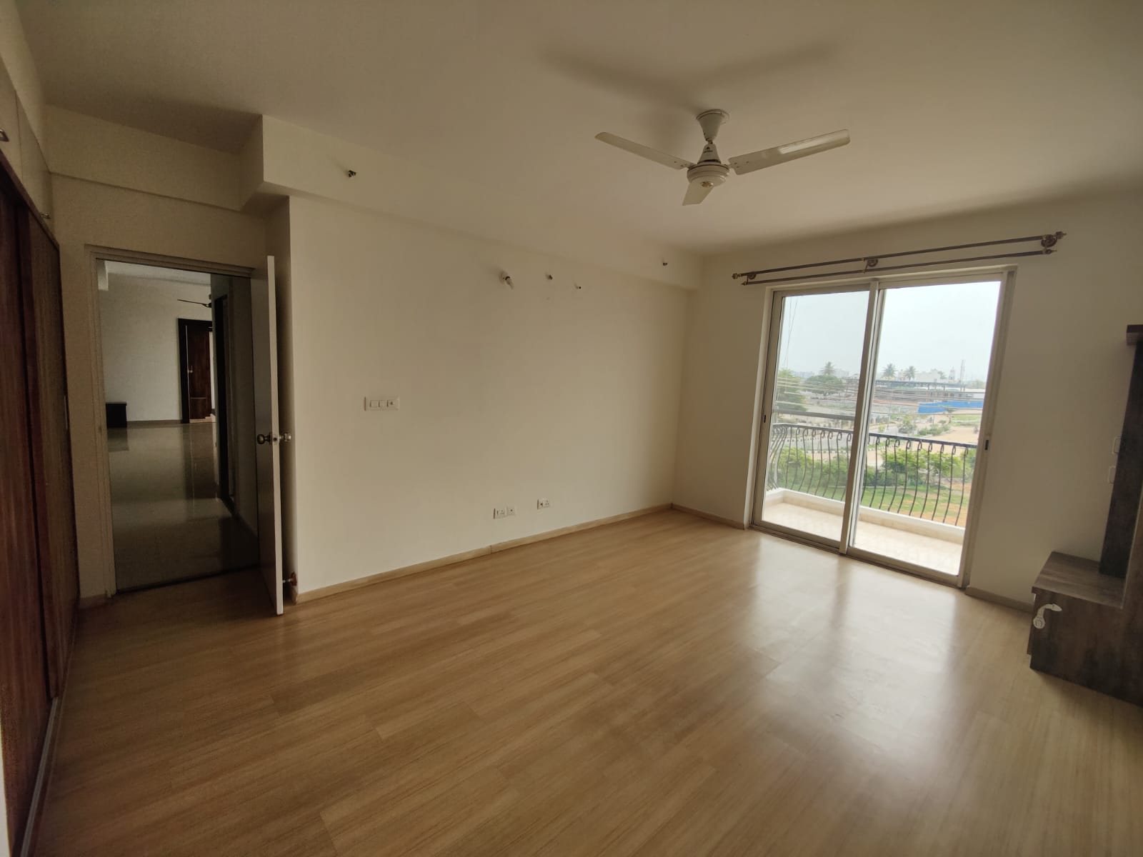 3 BHK + Servant Room Apartment For Rent in DLF Westend Heights New Town