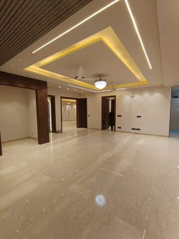 Room in 3 BHK Builder Floor at Saket – for Rent