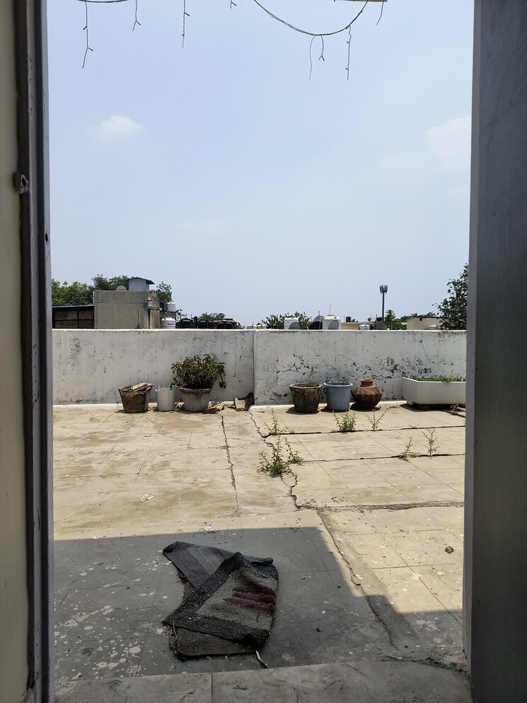 Balcony, sarita-vihar-pocket-j-rwa 1 RK 325 Sq.Ft. Apartment In Sarita Vihar Delhi 8784098