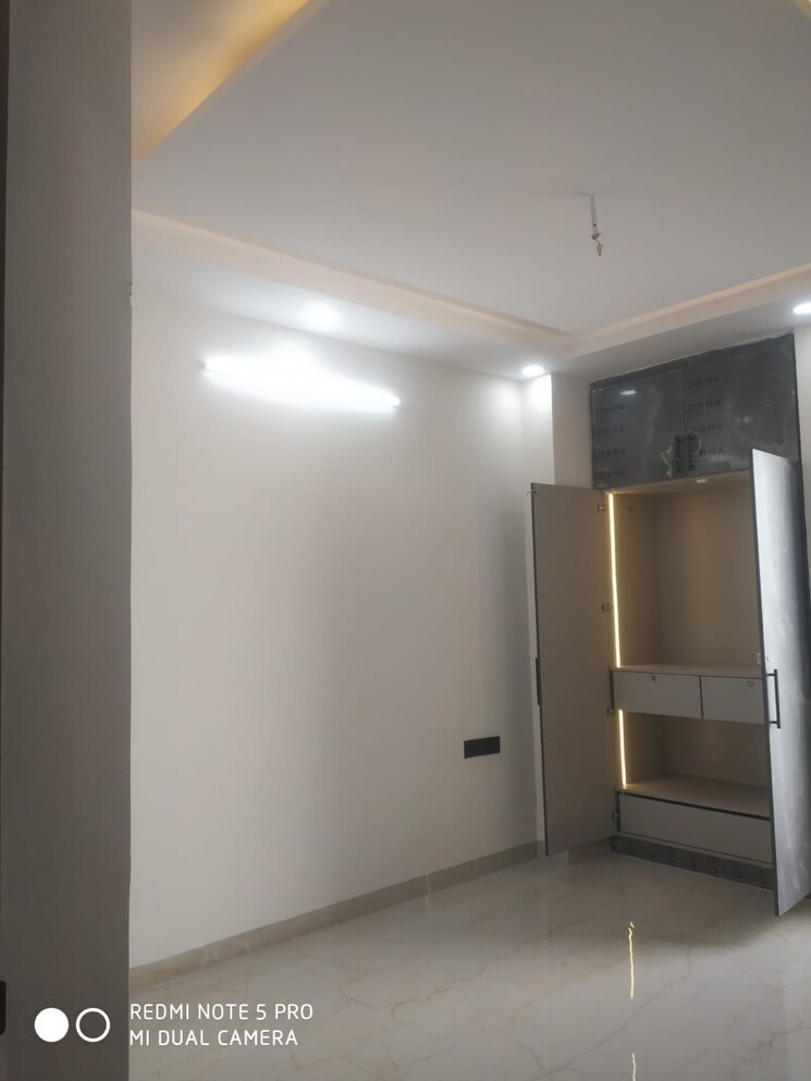 Room, sector 57 3 Bedroom 204 Sq.Yd. Builder Floor In Sector 57 Gurgaon 8784089