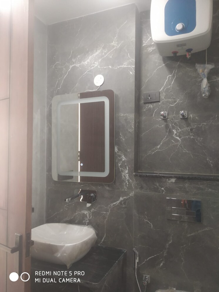 Bathroom, sector 57 3 Bedroom 204 Sq.Yd. Builder Floor In Sector 57 Gurgaon 8784089