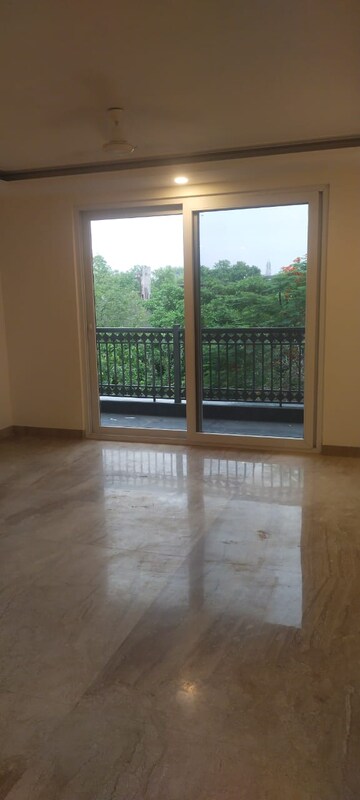 Room in 4 BHK Builder Floor at Sarvapriya Vihar – for Rent