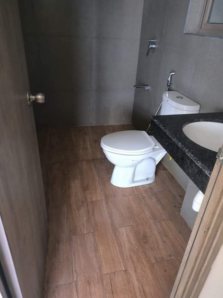 Bathroom, kalpataru-paramount-b 2 Bedroom 527 Sq.Ft. Apartment In Kapur Bawdi Thane 8784134