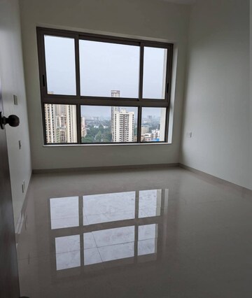 Room in 2 BHK Apartment at Kalpataru Paramount B, Kapur Bawdi – for Rent
