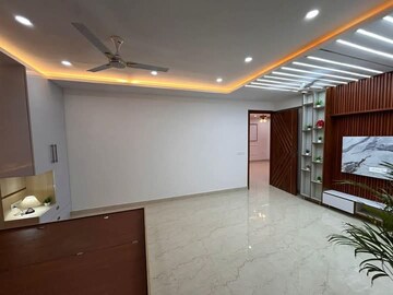 Room in 3 BHK Builder Floor at Saket – for Rent