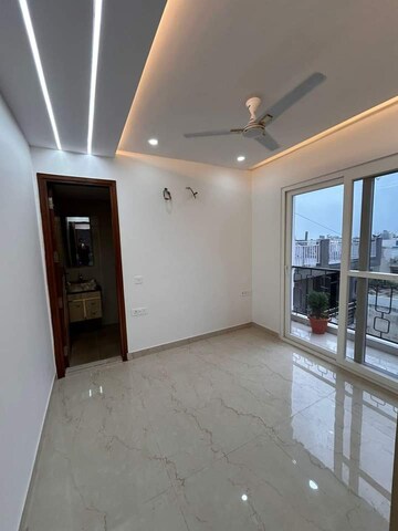 Room in 3 BHK Builder Floor at Saket – for Rent