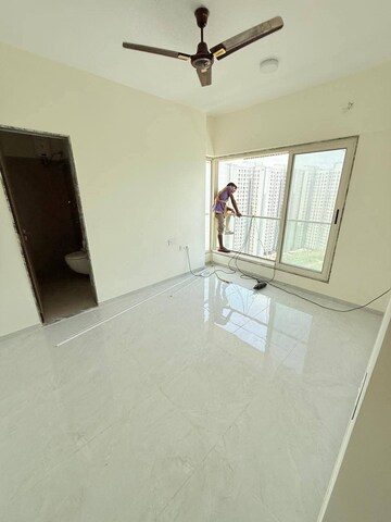 Room in 2.5 BHK Apartment at Bharat Arize, Goregaon West – for Rent