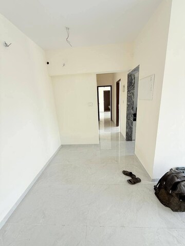 Room in 2.5 BHK Apartment at Bharat Arize, Goregaon West – for Rent