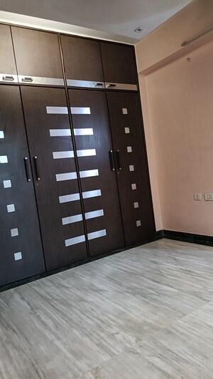 Room in 2 BHK Apartment at Hiranandani Villa Grand, Ghodbunder Road – for Sale