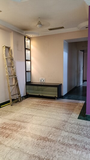 Room in 2 BHK Apartment at Hiranandani Villa Grand, Ghodbunder Road – for Sale