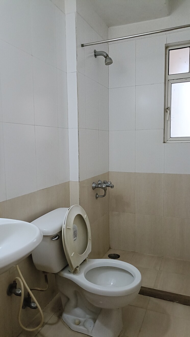 Bathroom, hiranandani-villa-grand 2 Bedroom 925 Sq.Ft. Apartment In Ghodbunder Road Thane 8784150