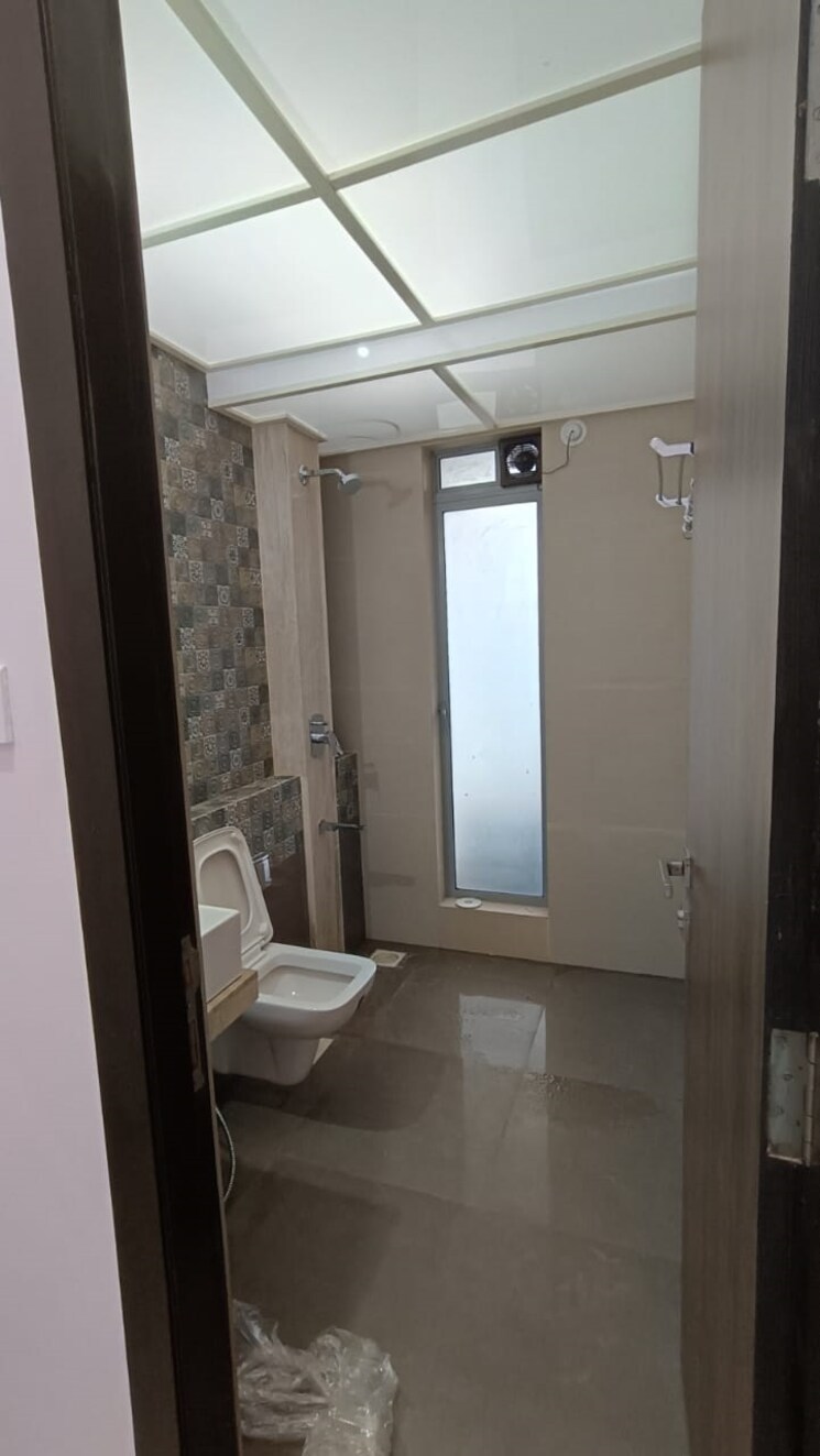 Bathroom, rajesh-white-city 3.5 Bedroom 1350 Sq.Ft. Apartment In Kandivali East Mumbai 8784145