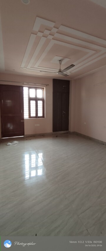 Room in 2 BHK Builder Floor at Sector 23 – for Rent