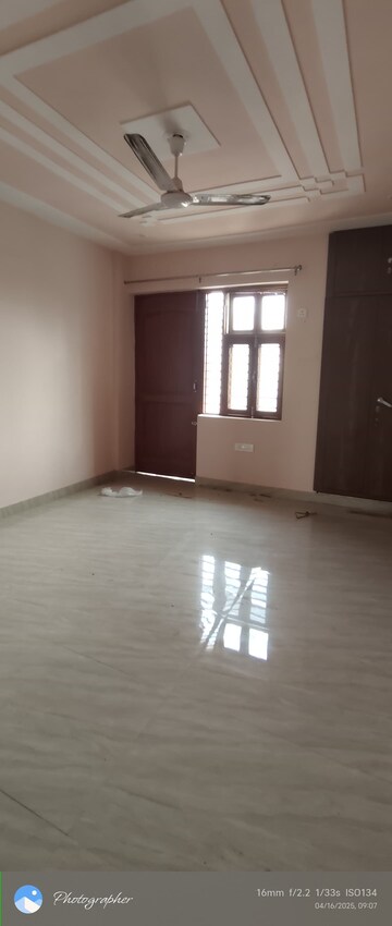 Room in 2 BHK Builder Floor at Sector 23 – for Rent
