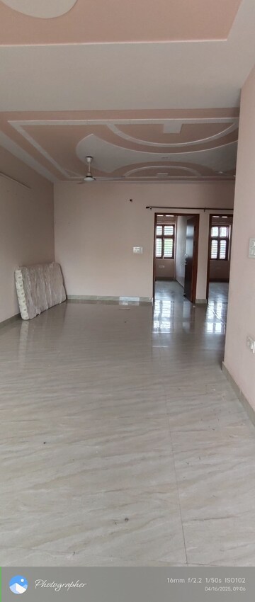 Room in 2 BHK Builder Floor at Sector 23 – for Rent