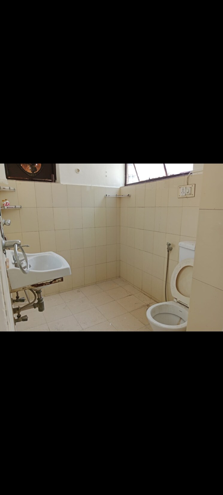 Bathroom, sarvodaya enclave 2 Bedroom 1300 Sq.Ft. Builder Floor In Sarvodaya Enclave Delhi 8784200