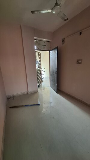 Room in 1.5 BHK Apartment at Sector 10 Greater Noida – for Sale