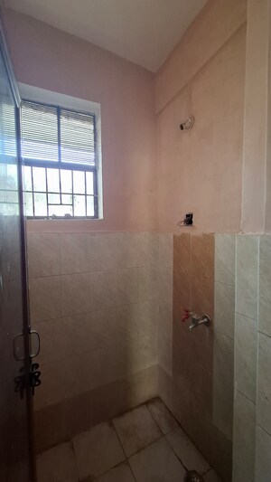 Room in 1.5 BHK Apartment at Sector 10 Greater Noida – for Sale