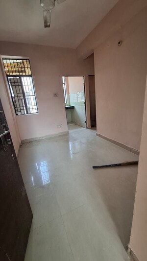Room in 1.5 BHK Apartment at Sector 10 Greater Noida – for Sale