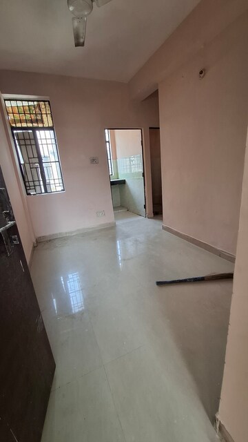 Furnished Amenities in 1.5 BHK Apartment at Sector 10 Greater Noida – for Sale
