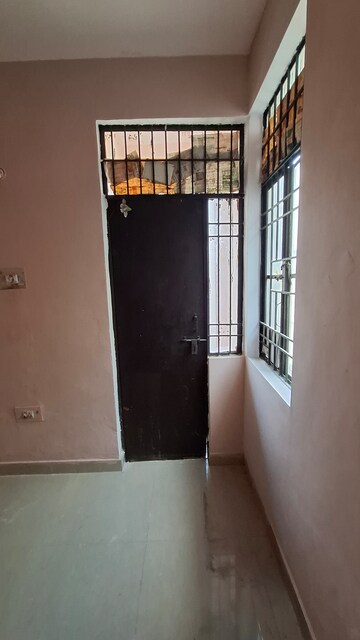 Furnished Amenities in 1.5 BHK Apartment at Sector 10 Greater Noida – for Sale