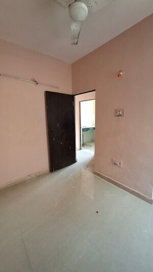 Room in 1.5 BHK Apartment at Sector 10 Greater Noida – for Sale