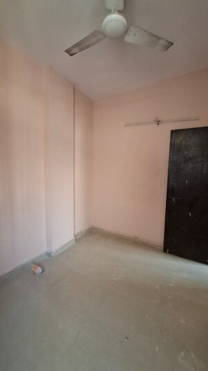 Room in 1.5 BHK Apartment at Sector 10 Greater Noida – for Sale