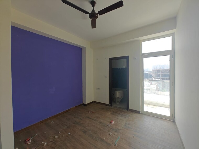 Room, sector 73 2 Bedroom 1000 Sq.Ft. Builder Floor In Sector 73 Noida 8784232