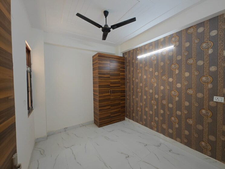 Room, sector 73 2 Bedroom 1000 Sq.Ft. Builder Floor In Sector 73 Noida 8784232