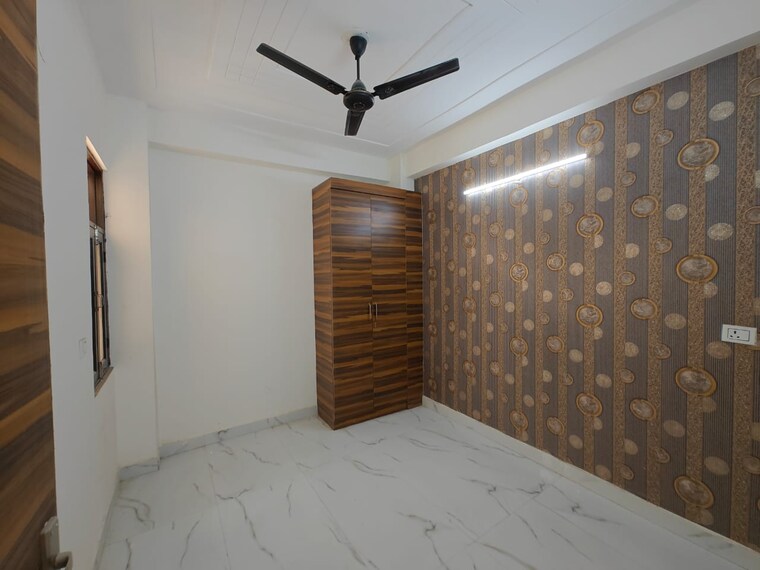 Room, sector 73 2 Bedroom 1000 Sq.Ft. Builder Floor In Sector 73 Noida 8784232