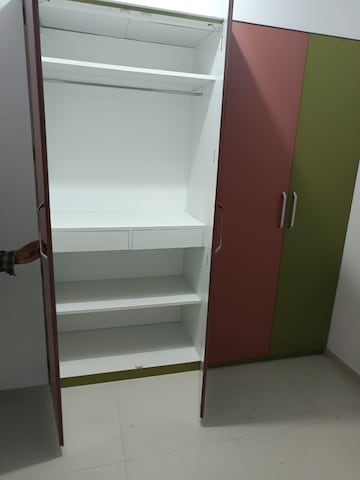 Furnished Amenities in 2 BHK Apartment at Kalpataru Immensa, Kolshet Road – for Rent