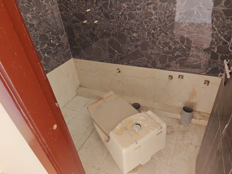 Other, sector 73 2 Bedroom 1000 Sq.Ft. Builder Floor In Sector 73 Noida 8784261