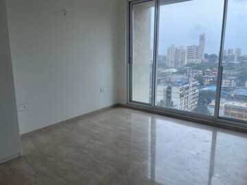 Room in 3 BHK Apartment at Raheja Imperia, Worli – for Rent