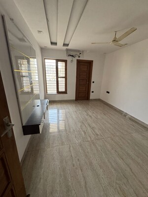 Room in 4 BHK Builder Floor at Sector 85 – for Sale