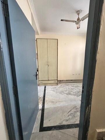 Building Lobby in 1 BHK Builder Floor at Sushant Lok 2, Sector 57 – for Rent