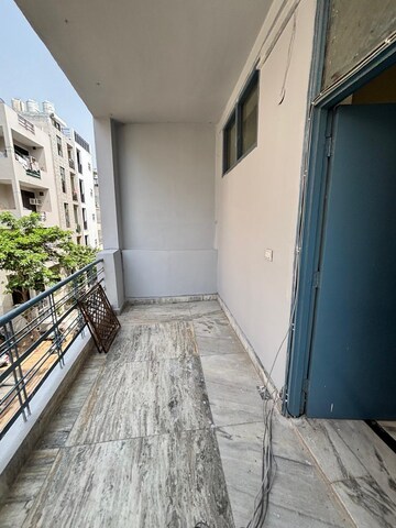 Balcony in 1 BHK Builder Floor at Sushant Lok 2, Sector 57 – for Rent