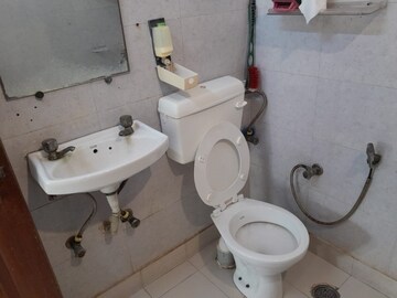 Attached Bathroom in 6 BHK Independent House at RWA Apartments Sector 41, Sector 41 – for Sale